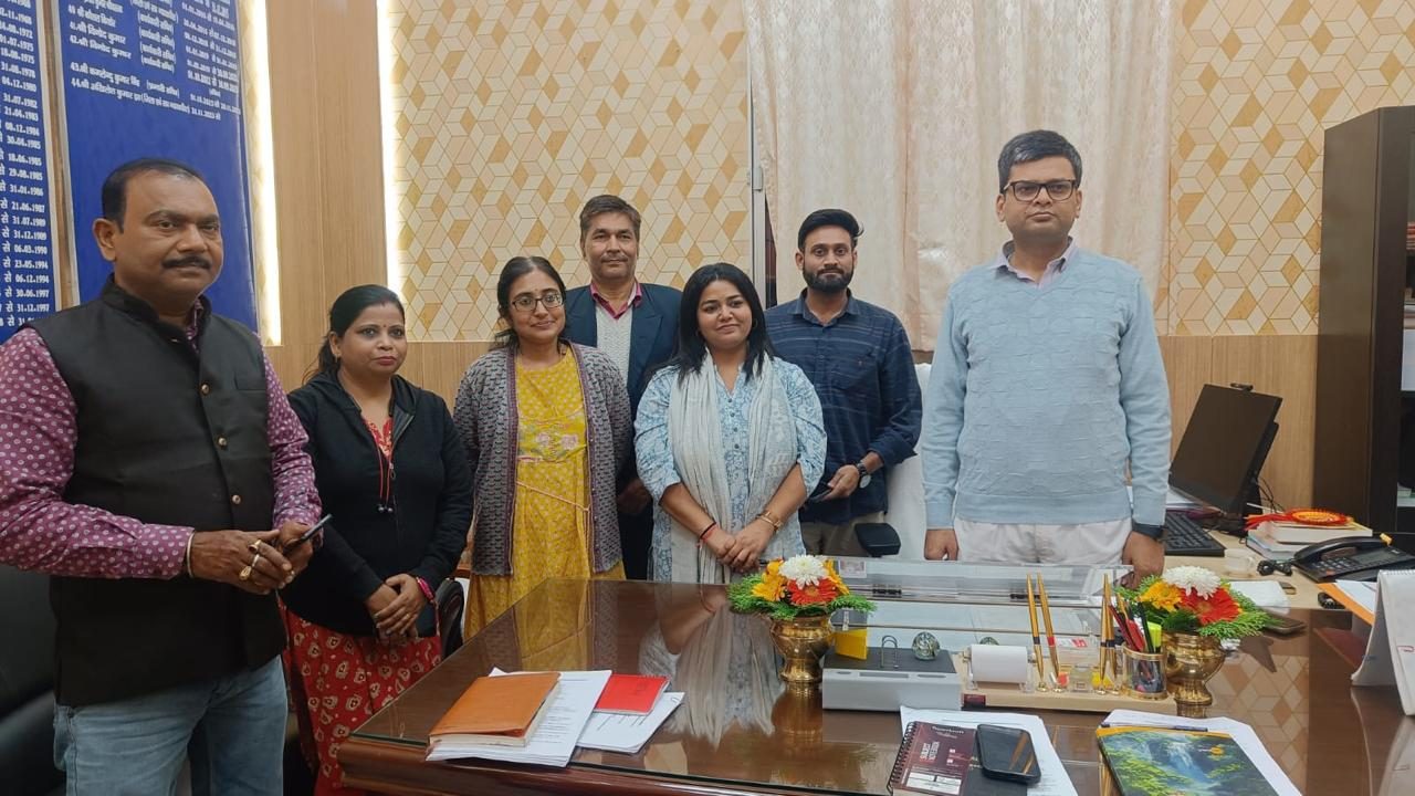 Independent evaluation research team at Bihar Vidhan Bhavan during the NeVA assignment.