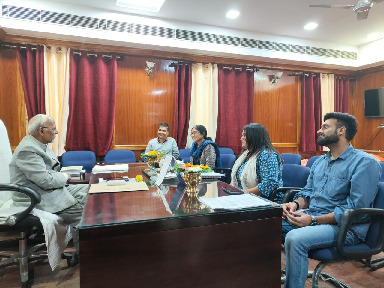 Dr Shweta Richa participating in an evaluation research discussion at Bihar Vidhan Bhavan.